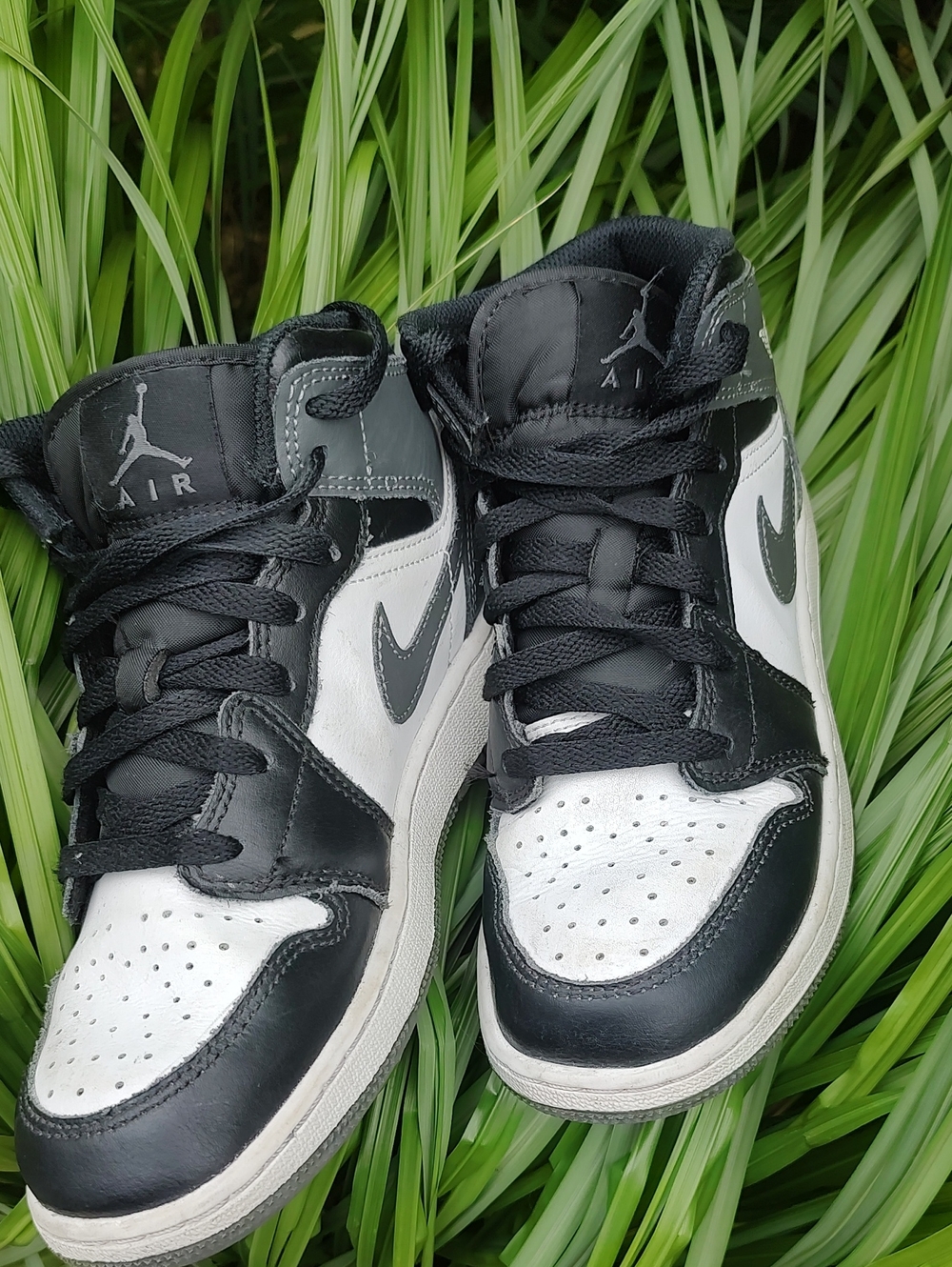 Nike Air Jordan Kids Black,Grey & White High Top Sneakers Size 5